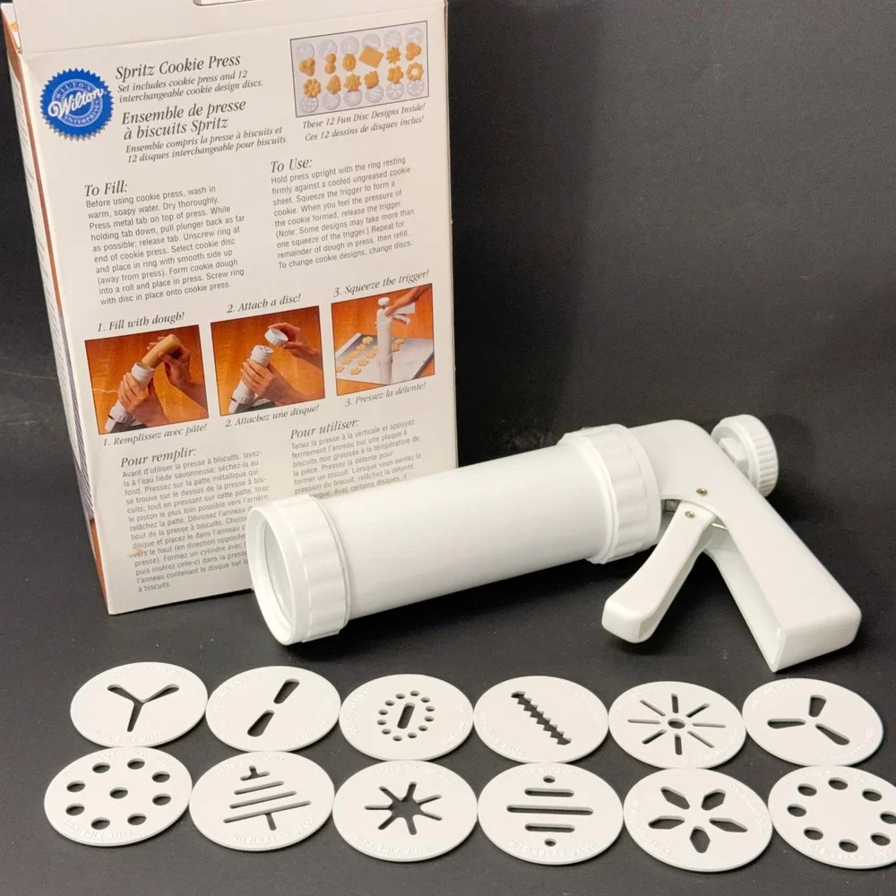 Wilton Spritz Cookie Press White Manual Trigger 12 Interchangeable Discs